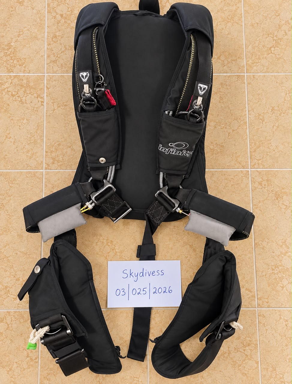 WhatsApp Image 2026-10-02 at 3.57.32 PM USED SKYDIVE COMPLETE RIG